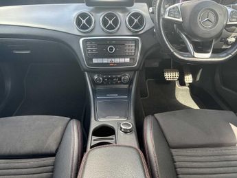 MERCEDES-BENZ GLA Gla 200 Amg Line Executive 5Dr Auto