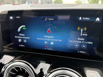 MERCEDES-BENZ GLA Gla 200 Amg Line Executive 5Dr Auto