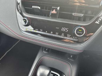 TOYOTA COROLLA 1.8 Vvt-I Hybrid Excel 5Dr Cvt