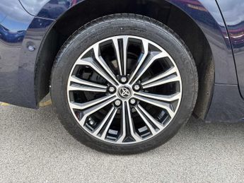 TOYOTA COROLLA 1.8 Vvt-I Hybrid Excel 5Dr Cvt