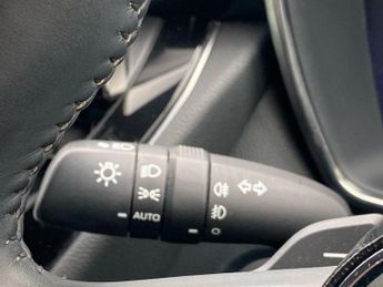 TOYOTA COROLLA 2.0 Vvt-I Hybrid Excel 5Dr Cvt