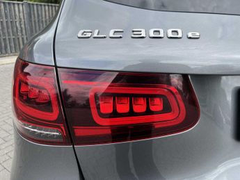 MERCEDES-BENZ GLC Glc 300E 4Matic Amg Line 5Dr 9G-Tronic