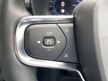 VOLVO XC40 2.0 B4P Plus Dark 5Dr Awd Auto