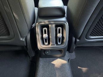 VOLVO XC40 1.5 T3 [163] Momentum 5Dr Geartronic
