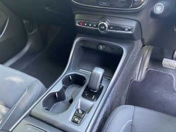 VOLVO XC40 1.5 T3 [163] Momentum 5Dr Geartronic