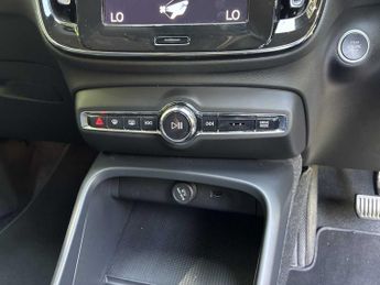 VOLVO XC40 1.5 T3 [163] Momentum 5Dr Geartronic