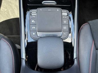 MERCEDES-BENZ GLA Gla 200 Amg Line Premium 5Dr Auto