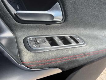 MERCEDES-BENZ CLA Cla 180 Amg Line Premium 4Dr Tip Auto