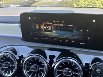 MERCEDES-BENZ CLA Cla 180 Amg Line Premium 4Dr Tip Auto