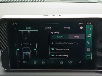 RENAULT 4 110Kw Iconic+ 52Kwh Comfort Range 5Dr Auto
