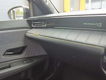 RENAULT 4 110Kw Iconic+ 52Kwh Comfort Range 5Dr Auto