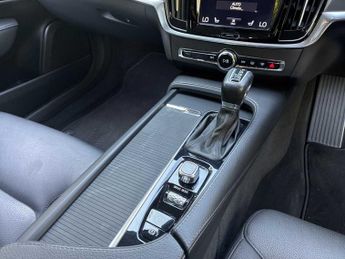VOLVO S90 2.0 D4 Momentum 4Dr Geartronic