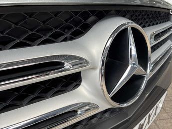 MERCEDES-BENZ GLC Glc 220D 4Matic Amg Line 5Dr 9G-Tronic