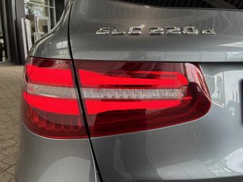 MERCEDES-BENZ GLC Glc 220D 4Matic Amg Line 5Dr 9G-Tronic