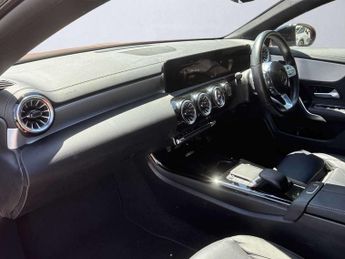 MERCEDES-BENZ CLA Cla 180 Amg Line Premium + Night Ed 5Dr Tip Auto