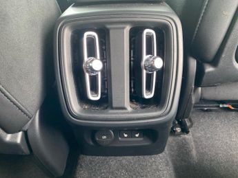 VOLVO XC40 2.0 B4P Plus Dark 5Dr Auto