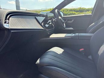 MERCEDES-BENZ E CLASS E200 Exclusive Premium 4Dr 9G-Tronic