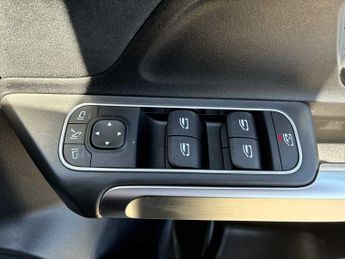 MERCEDES-BENZ GLB Glb 200 Amg Line Premium 5Dr 7G-Tronic