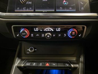 AUDI Q3 Audi Q3 Sportback (O) Black Edition 35 Tfsi 150 Ps S Tronic