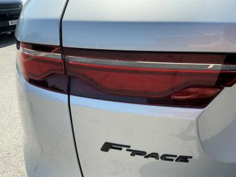 JAGUAR F-PACE 2.0 D200 R-Dynamic Black 5Dr Auto Awd