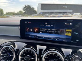 MERCEDES-BENZ CLA Cla 180 Amg Line Executive 5Dr Tip Auto