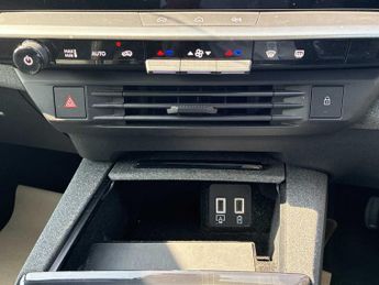 VAUXHALL GRANDLAND 1.2 Hybrid [136] Gs 5Dr E-Dct6