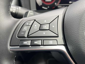 NISSAN JUKE 1.0 Dig-T N-Connecta 5Dr Dct