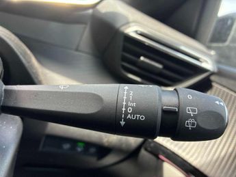 PEUGEOT 208 100Kw Gt Premium 50Kwh 5Dr Auto