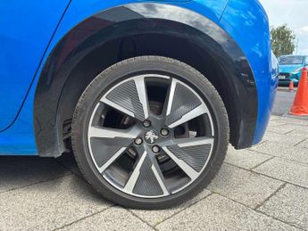 PEUGEOT 208 100Kw Gt Premium 50Kwh 5Dr Auto