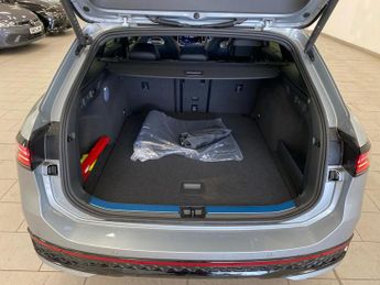 VOLKSWAGEN PASSAT 1.5 Etsi Mhev R-Line Estate 5Dr Petrol Hybrid Dsg Euro 6 (S/S) (
