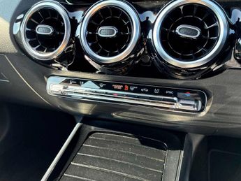 MERCEDES-BENZ GLA Gla 200D Sport Executive 5Dr Auto