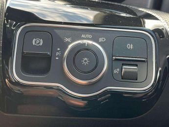 MERCEDES-BENZ A CLASS A200 Amg Line Premium 5Dr Auto