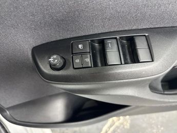 TOYOTA YARIS 1.5 Vvt-H Icon Hatchback 5Dr Petrol Hybrid E-Cvt Euro 6 (S/S) (1