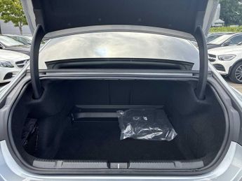MERCEDES-BENZ EQE Eqe 350+ 215Kw Amg Line Edition 96Kwh 4Dr Auto