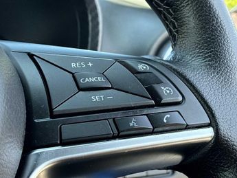 NISSAN JUKE 1.6 Hybrid N-Connecta 5Dr Auto