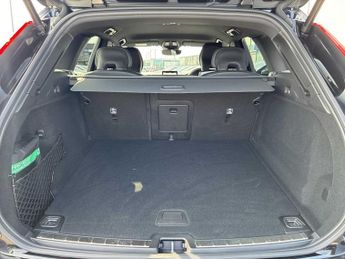 VOLVO XC60 2.0 B5P Plus Black Edition 5Dr Awd Geartronic