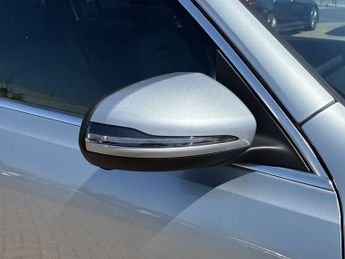 MERCEDES-BENZ EQB Eqb 250+ 140Kw Sport Executive 70.5Kwh 5Dr Auto