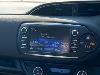 TOYOTA YARIS 1.5 Vvt-H Y20 Bi-Tone Hatchback 5Dr Petrol Hybrid E-Cvt Euro 6 (