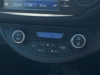 TOYOTA YARIS 1.5 Vvt-H Y20 Bi-Tone Hatchback 5Dr Petrol Hybrid E-Cvt Euro 6 (