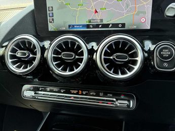 MERCEDES-BENZ GLA Gla 220D 4Matic Amg Line Prem + Night Ed 5Dr Auto