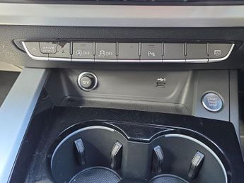 AUDI A4 2.0 Tfsi 40 S Line Estate 5Dr Petrol S Tronic Euro 6 (S/S) (204 