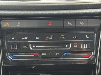 VOLKSWAGEN T-ROC 1.5 Tsi R-Line 5Dr Dsg