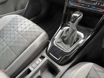 VOLKSWAGEN T-ROC 1.5 Tsi R-Line 5Dr Dsg