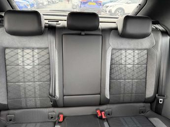 VOLKSWAGEN T-ROC 1.5 Tsi R-Line 5Dr Dsg