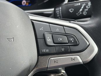 VOLKSWAGEN T-ROC 1.5 Tsi R-Line 5Dr Dsg