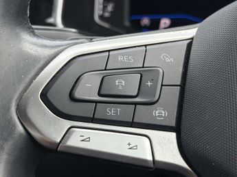 VOLKSWAGEN T-ROC 1.5 Tsi R-Line 5Dr Dsg