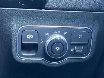MERCEDES-BENZ GLA Gla 200D Amg Line Executive 5Dr Auto