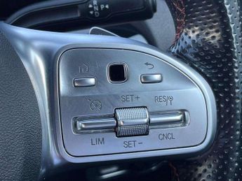 MERCEDES-BENZ GLA Gla 200D Amg Line Executive 5Dr Auto
