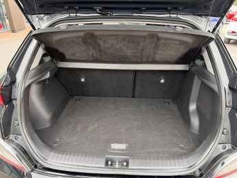 HYUNDAI KONA 64Kwh Premium Suv 5Dr Electric Auto (10.5Kw Charger) (204 Ps)