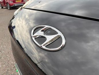 HYUNDAI KONA 64Kwh Premium Suv 5Dr Electric Auto (10.5Kw Charger) (204 Ps)